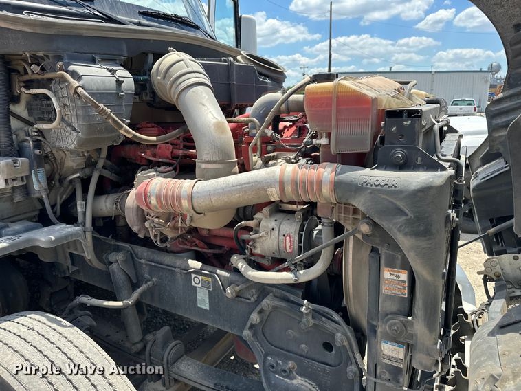 image for item EJ4357 2019 Kenworth  T680 semi truck