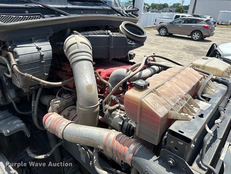 image for item EJ4357 2019 Kenworth  T680 semi truck