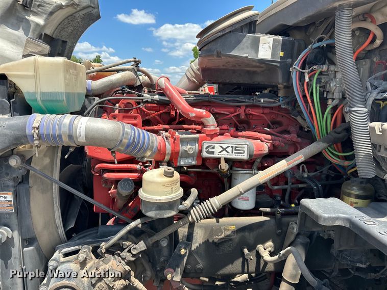 image for item EJ4357 2019 Kenworth  T680 semi truck