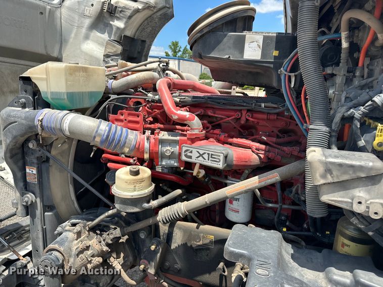 image for item EJ4357 2019 Kenworth  T680 semi truck