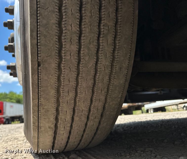 image for item EJ4357 2019 Kenworth  T680 semi truck