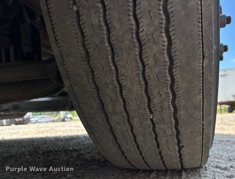 image for item EJ4357 2019 Kenworth  T680 semi truck