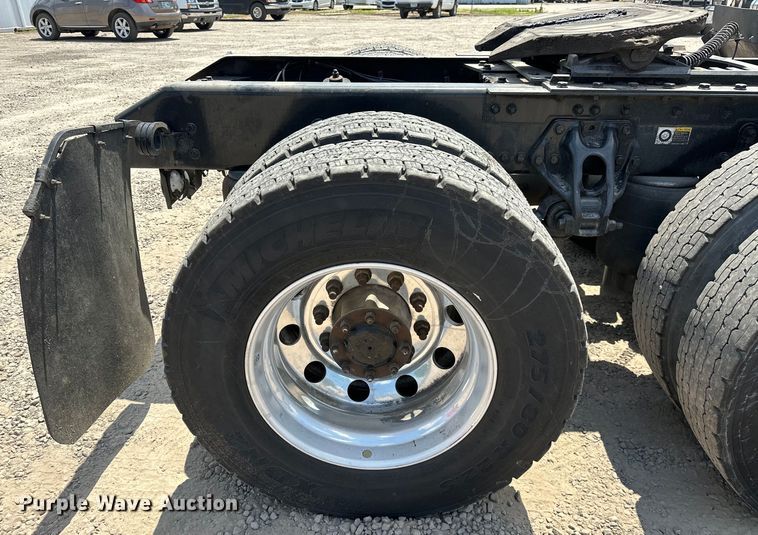 image for item EJ4357 2019 Kenworth  T680 semi truck