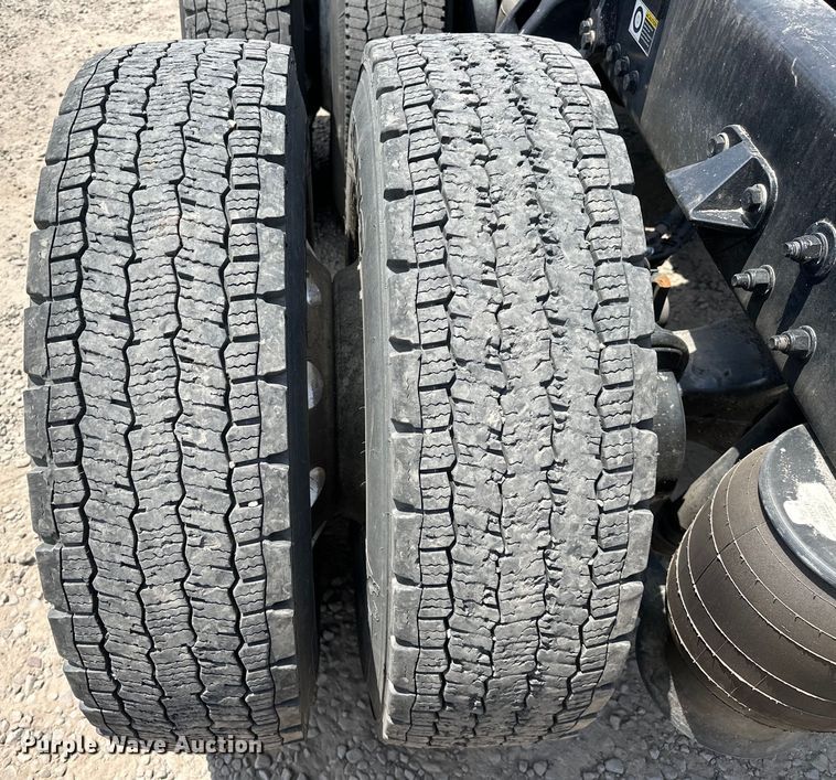 image for item EJ4357 2019 Kenworth  T680 semi truck