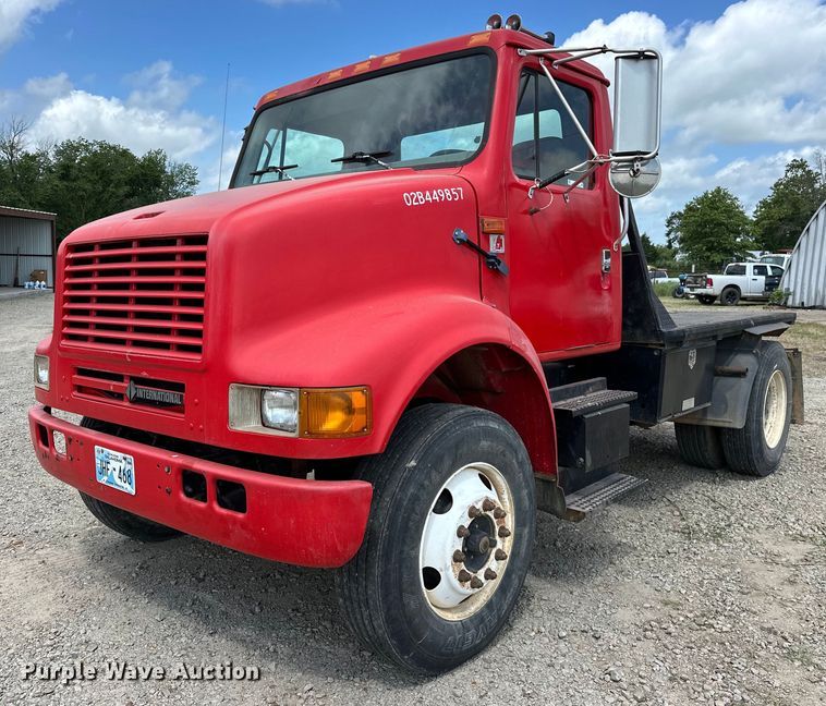 image for item EJ4364 2002 International  8100 flatbed truck