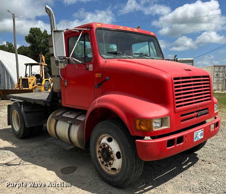 image for item EJ4364 2002 International  8100 flatbed truck