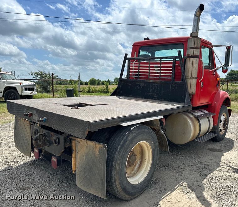 image for item EJ4364 2002 International  8100 flatbed truck