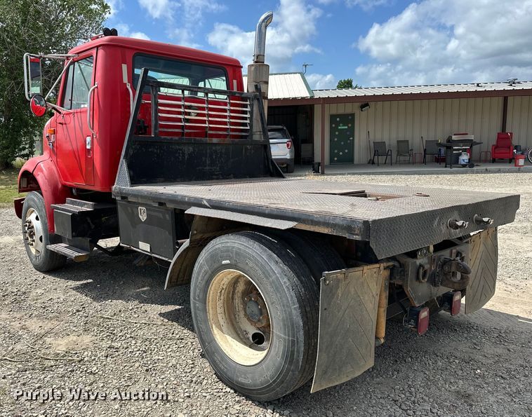 image for item EJ4364 2002 International  8100 flatbed truck