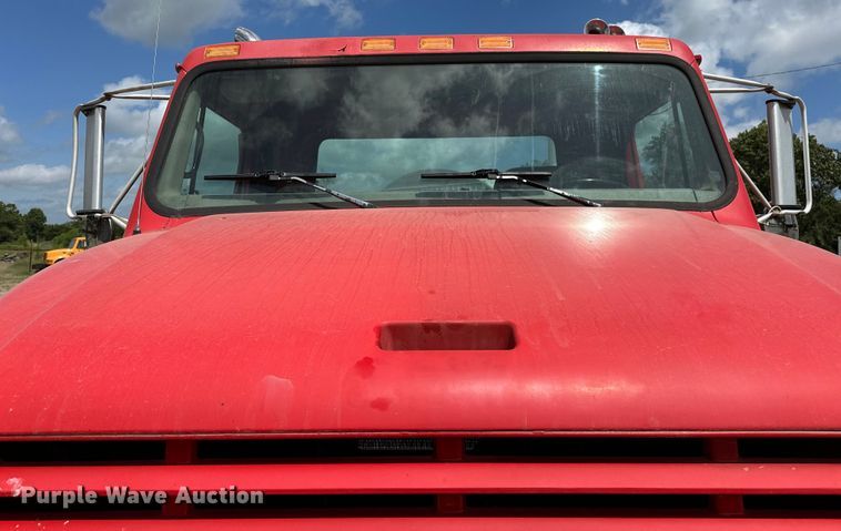 image for item EJ4364 2002 International  8100 flatbed truck