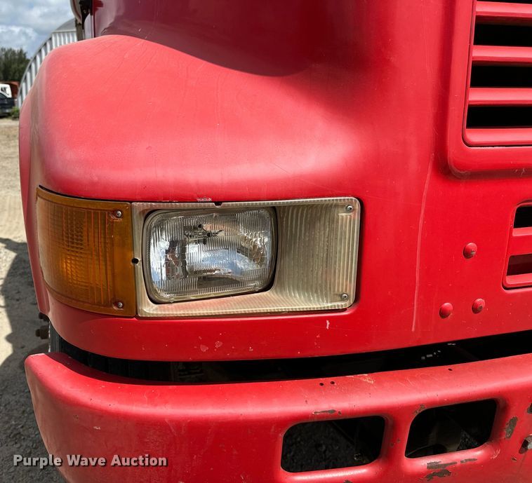 image for item EJ4364 2002 International  8100 flatbed truck