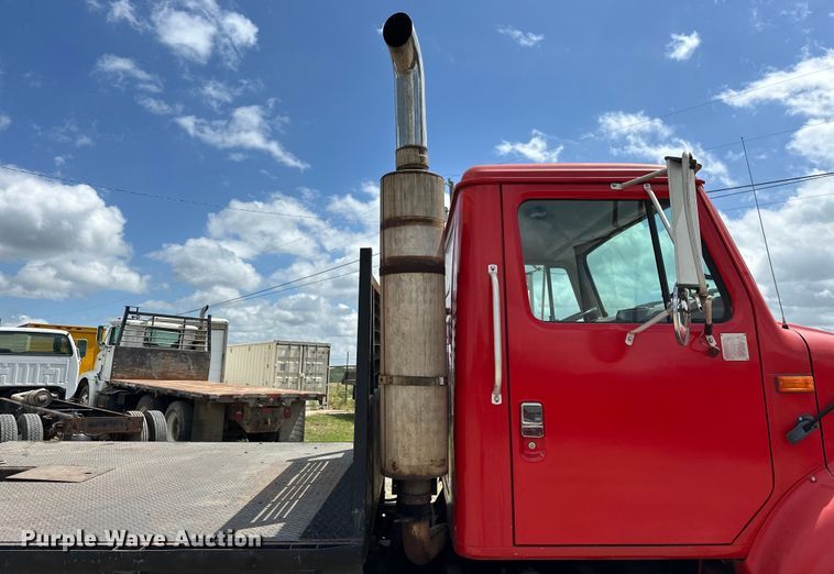 image for item EJ4364 2002 International  8100 flatbed truck