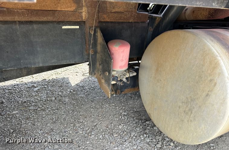 image for item EJ4364 2002 International  8100 flatbed truck