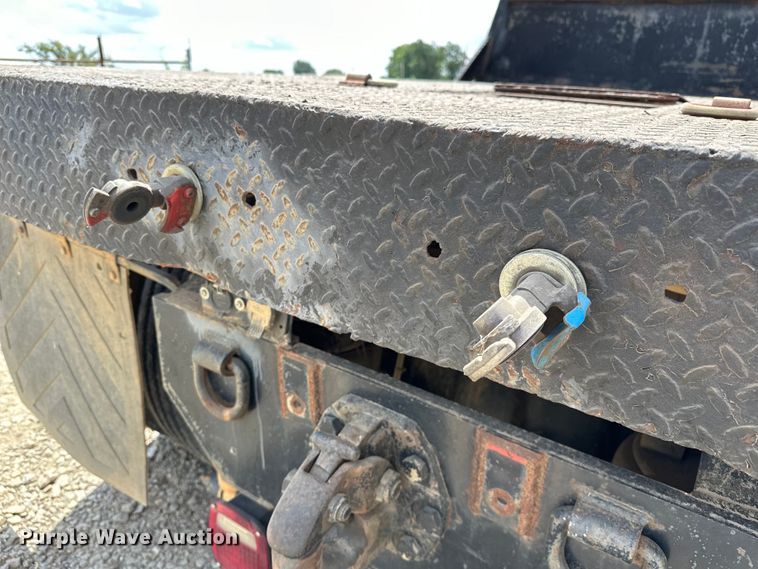 image for item EJ4364 2002 International  8100 flatbed truck