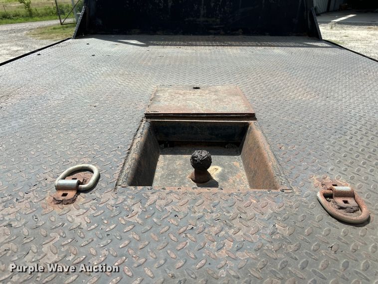 image for item EJ4364 2002 International  8100 flatbed truck