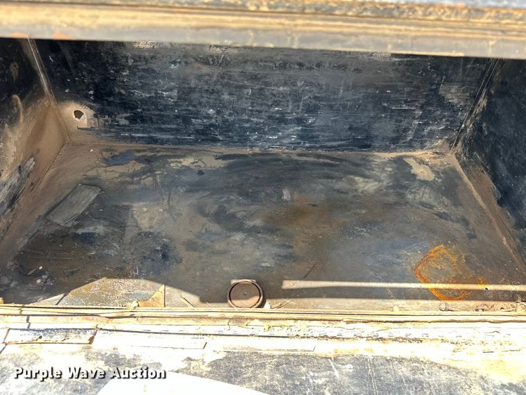 image for item EJ4364 2002 International  8100 flatbed truck