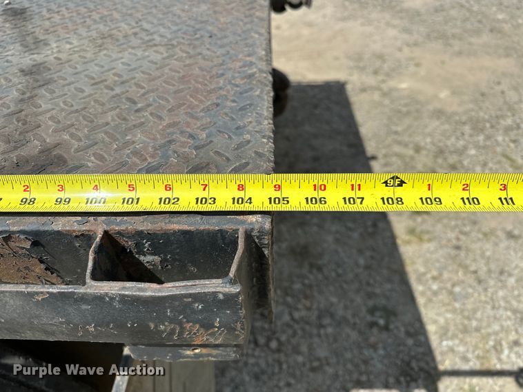 image for item EJ4364 2002 International  8100 flatbed truck