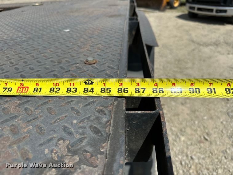 image for item EJ4364 2002 International  8100 flatbed truck