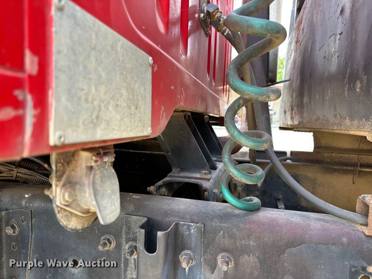 image for item EJ4364 2002 International  8100 flatbed truck