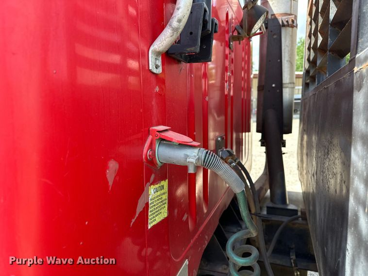 image for item EJ4364 2002 International  8100 flatbed truck