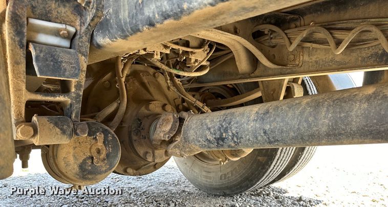 image for item EJ4364 2002 International  8100 flatbed truck