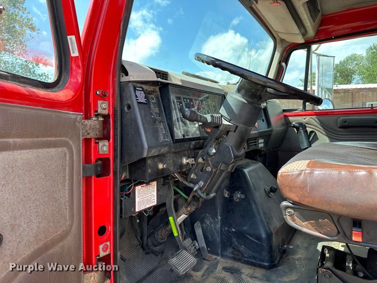 image for item EJ4364 2002 International  8100 flatbed truck