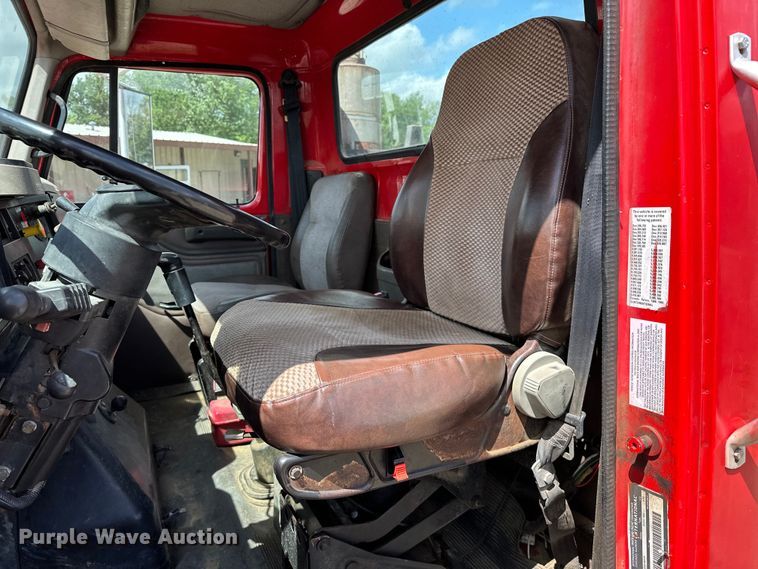 image for item EJ4364 2002 International  8100 flatbed truck