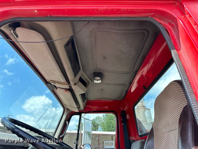 image for item EJ4364 2002 International  8100 flatbed truck