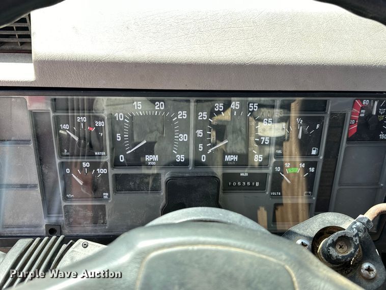 image for item EJ4364 2002 International  8100 flatbed truck