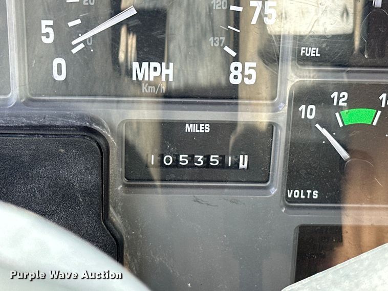 image for item EJ4364 2002 International  8100 flatbed truck