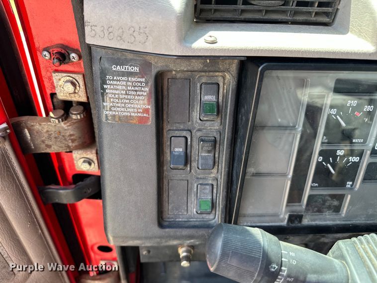 image for item EJ4364 2002 International  8100 flatbed truck