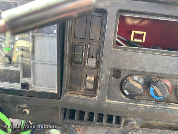 image for item EJ4364 2002 International  8100 flatbed truck