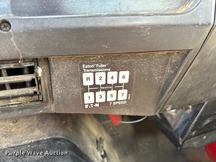 image for item EJ4364 2002 International  8100 flatbed truck