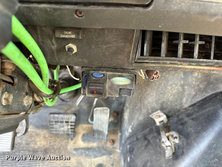 image for item EJ4364 2002 International  8100 flatbed truck