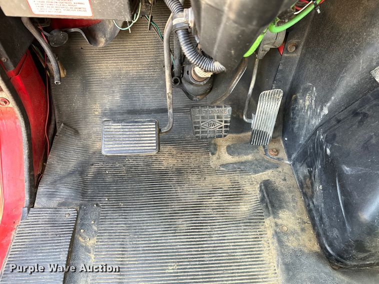 image for item EJ4364 2002 International  8100 flatbed truck