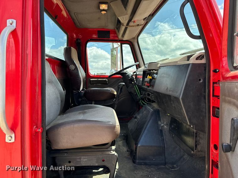 image for item EJ4364 2002 International  8100 flatbed truck