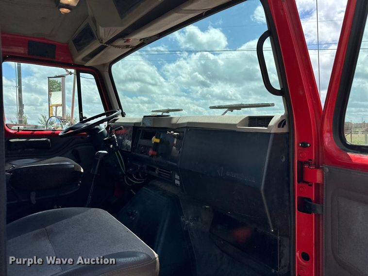 image for item EJ4364 2002 International  8100 flatbed truck