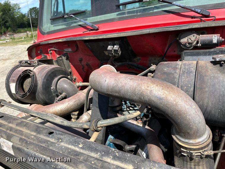 image for item EJ4364 2002 International  8100 flatbed truck