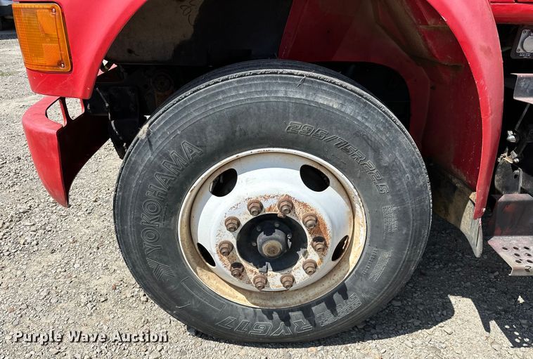 image for item EJ4364 2002 International  8100 flatbed truck