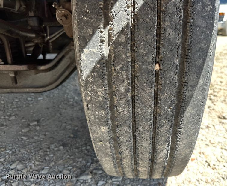 image for item EJ4364 2002 International  8100 flatbed truck