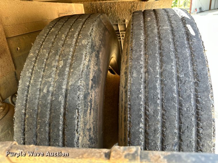 image for item EJ4364 2002 International  8100 flatbed truck