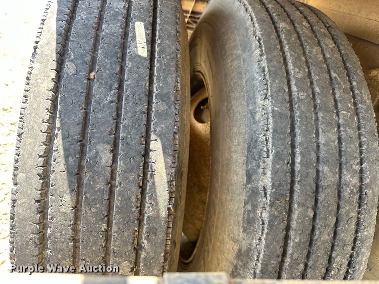 image for item EJ4364 2002 International  8100 flatbed truck