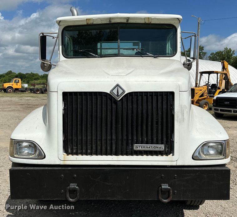 image for item EJ4365 1998 International  9100 flatbed truck