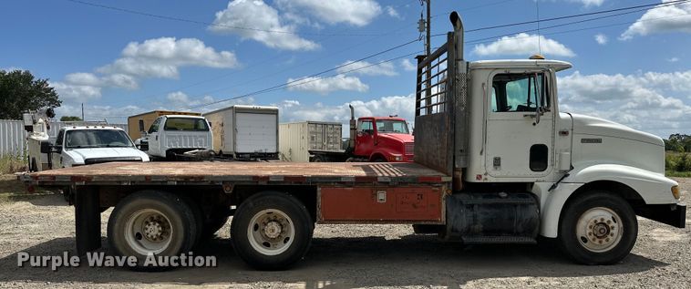 image for item EJ4365 1998 International  9100 flatbed truck