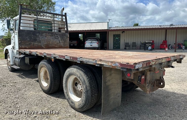image for item EJ4365 1998 International  9100 flatbed truck