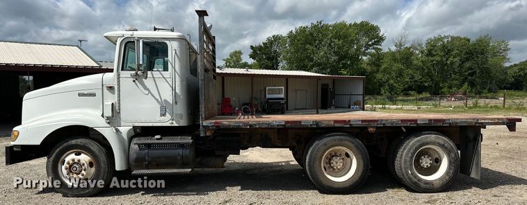image for item EJ4365 1998 International  9100 flatbed truck