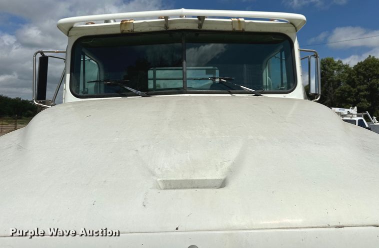 image for item EJ4365 1998 International  9100 flatbed truck