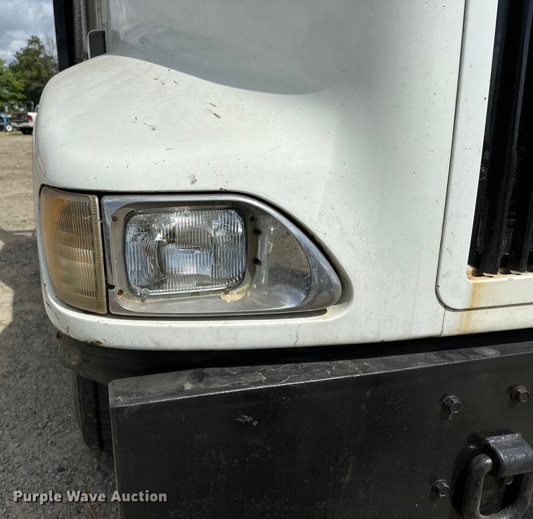 image for item EJ4365 1998 International  9100 flatbed truck