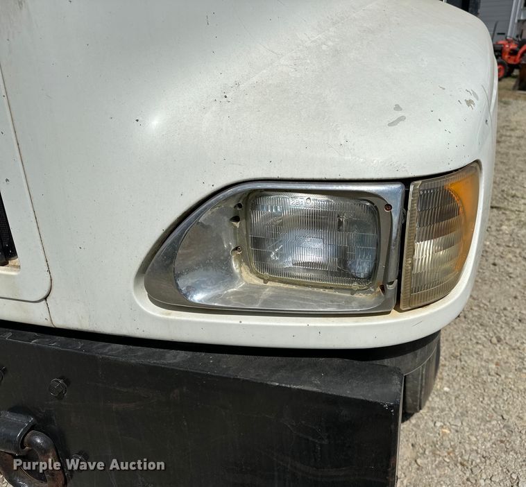 image for item EJ4365 1998 International  9100 flatbed truck