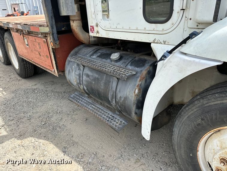 image for item EJ4365 1998 International  9100 flatbed truck