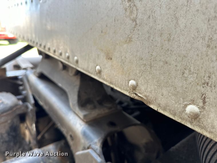 image for item EJ4365 1998 International  9100 flatbed truck